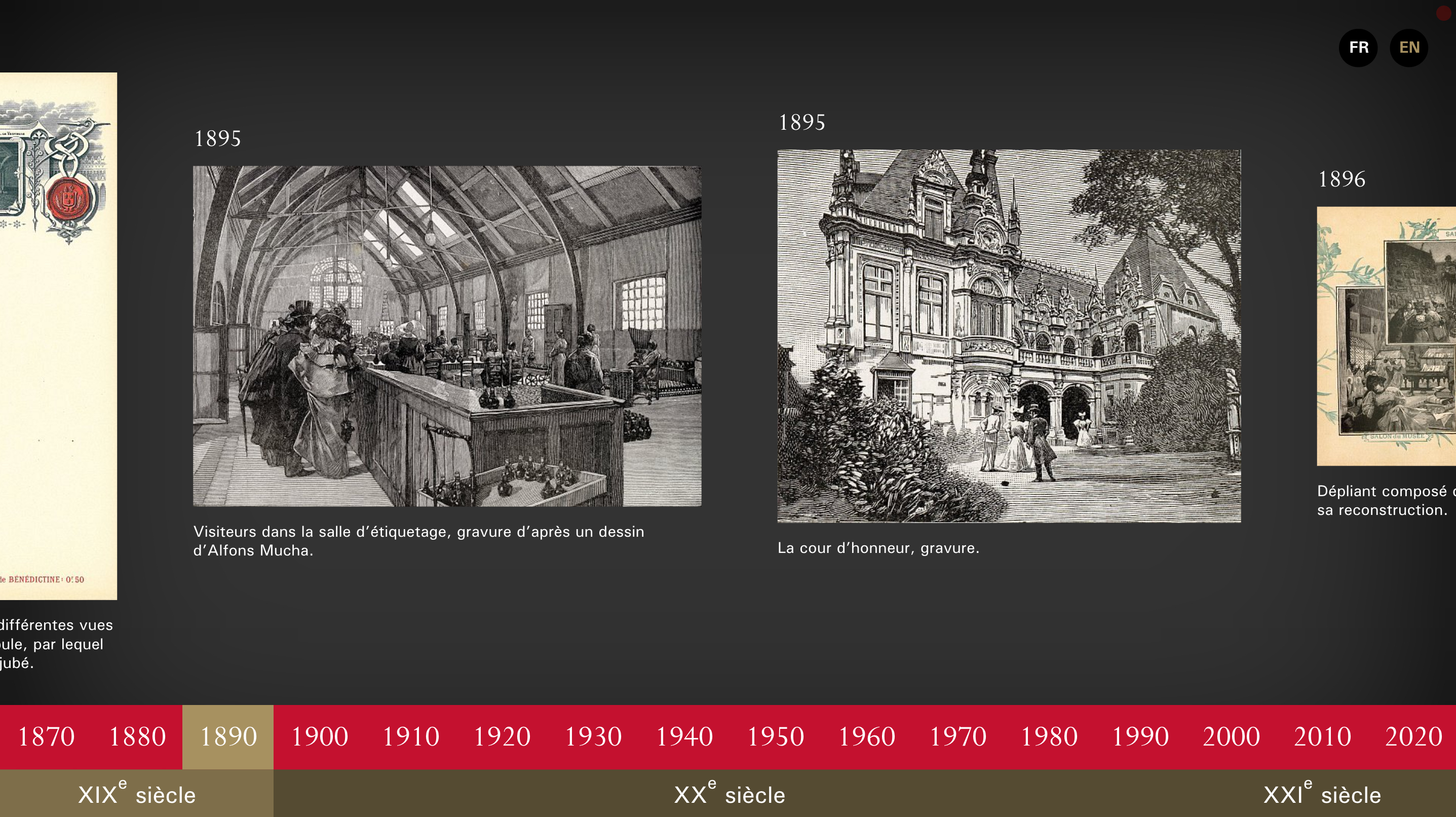 L'image présente une frise chronologique illustrée des événements ou des œuvres marquantes liés à des années spécifiques. - À gauche, une image de 1890 montre des visiteurs dans une salle d'éducation, probablement une exposition ou une foire, dessinée par Alphonse Mucha. - À droite, une illustration de 1895 représente une cour honneur avec un style architectural élaboré. - En bas, des dates sont indiquées, soulignant les siècles XIX et XX, avec des repères chronologiques pour situer les illustrations. Les éléments visuels et les dates semblent faire partie d'une exposition sur l'histoire ou l'art.