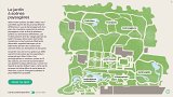 L'image représente un plan d'aménagement du jardin à scènes paysagères, acquis par Albert Kahn entre 1893 et 1920. On y voit différents espaces paysagers, répartis sur près de 4 hectares, avec des éléments comme des jardins japonais, un jardin français, un village japonais, et une forêt dorée. Des cours d'eau et des sentiers sont également visibles, soulignant la diversité des paysages. À gauche, un texte présente brièvement l'histoire du jardin et d'Albert Kahn, ainsi qu'une invitation à jouer à un quiz.