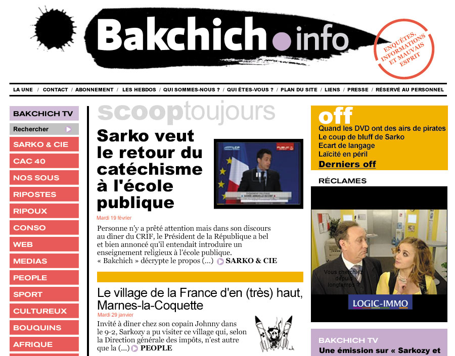 L'image semble représenter une page d'accueil d'un site d'actualités en ligne, probablement satirique, avec plusieurs sections. On y voit un article en vedette portant sur le retour du catéchisme à l'école publique, accompagné d'une photo de quelqu'un, probablement un homme politique. Le site inclut également des sections pour différents types de contenus comme des débats, des reportages et des critiques, ainsi que des liens vers des émissions et des sujets culturels. Des annonces publicitaires sont également présentes en bas de page. L'ensemble a un style graphique qui évoque le journalisme contemporain.