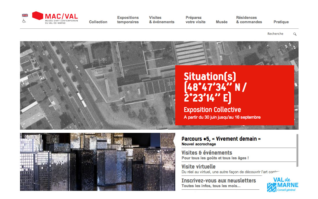 L'image semble présenter une page web d'un musée ou d'une exposition d'art contemporain, probablement le MAC/VAL. On y trouve des informations sur une exposition collective intitulée "Situation(s)", indiquant des coordonnées géographiques et des dates. Le site mentionne également des parcours d'exposition et des événements à venir, ainsi qu'une section pour des visites temporaires. L'apparence du site est moderne et épurée, avec une disposition claire des informations.