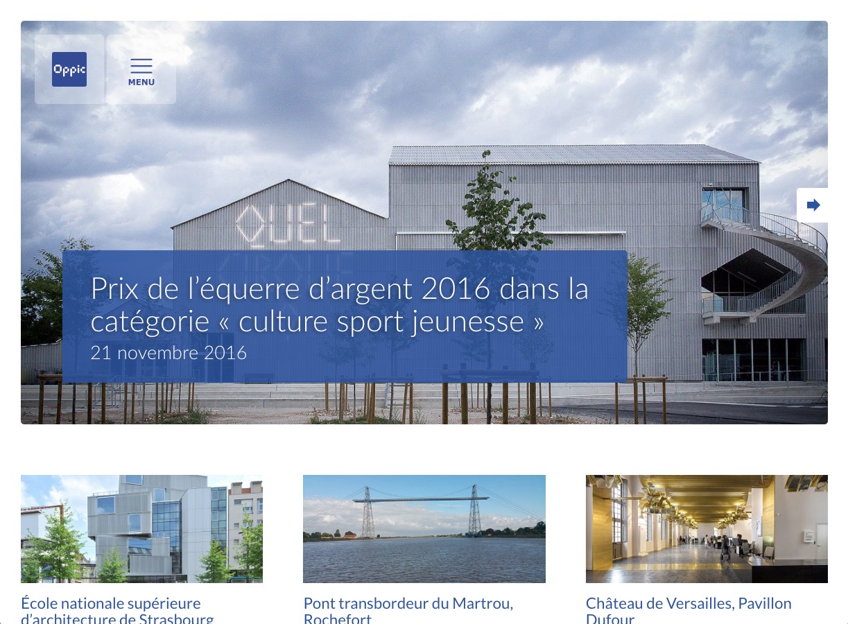 L'image présente une page web consacrée à un événement, le "Prix de l'équerre d'argent 2016", dans la catégorie "culture sport jeunesse". La date indiquée est le 21 novembre 2016. En arrière-plan, on aperçoit un bâtiment moderne et design. À gauche, plusieurs structures architecturales sont visibles, telles qu'une école et un pont transbordeur. L'ensemble évoque un mélange de culture, de sport et d'architecture contemporaine.