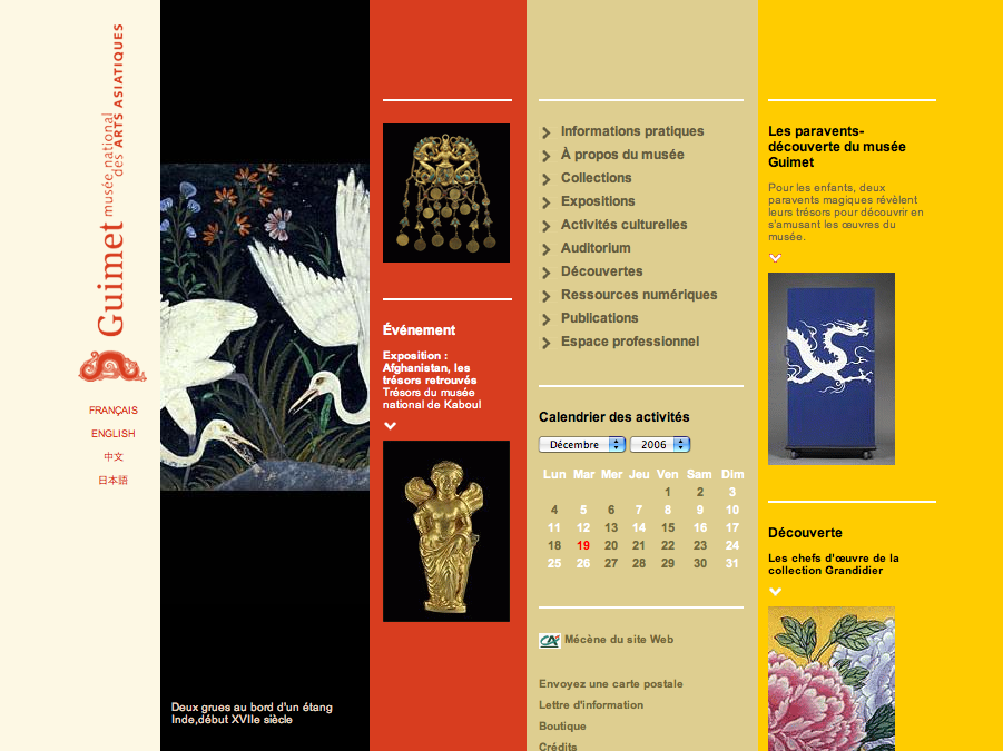 L'image semble représenter la page d'accueil d'un site web pour le musée Guimet, dédié aux arts asiatiques. On y voit des éléments graphiques colorés, avec une mise en page structurée. À gauche, il y a une illustration artistique, probablement d'inspiration asiatique, montrant des oiseaux. À droite, on trouve des sections pour des informations pratiques, des expositions, un calendrier d'activités, ainsi qu'une zone de recherche. En bas, il y a des mentions concernant la localisation du musée à Paris. L'ensemble reflète une ambiance culturelle et informative.