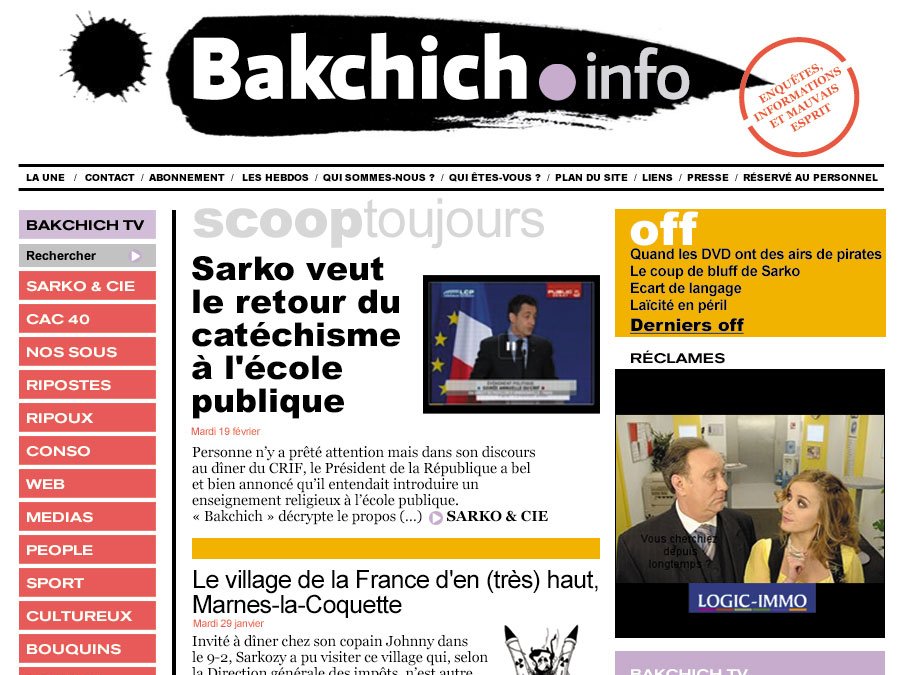 L'image semble représenter une page d'accueil d'un site d'actualités en ligne, probablement satirique, avec plusieurs sections. On y voit un article en vedette portant sur le retour du catéchisme à l'école publique, accompagné d'une photo de quelqu'un, probablement un homme politique. Le site inclut également des sections pour différents types de contenus comme des débats, des reportages et des critiques, ainsi que des liens vers des émissions et des sujets culturels. Des annonces publicitaires sont également présentes en bas de page. L'ensemble a un style graphique qui évoque le journalisme contemporain.