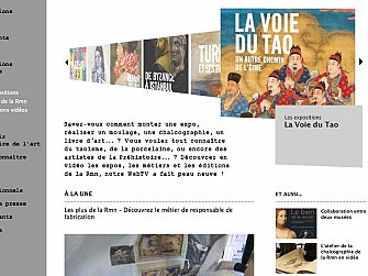 L'image semble être une capture d'écran d'un site web lié à une institution culturelle, probablement un musée ou une galerie d'art. On y trouve des sections pour les expositions, les événements et les collections, ainsi que des liens vers des vidéos et des informations sur des métiers artistiques. Le titre "La Voie du Tao" est mentionné, ce qui suggère qu'il pourrait s'agir d'une exposition ou d'un sujet explorant des thèmes artistiques et philosophiques. Des éléments visuels variés, comme des œuvres d'art et des illustrations, semblent également être présents pour attirer l'attention des visiteurs.