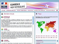 L'image représente une page d'information destinée aux voyageurs, probablement d'un site gouvernemental ou d'une agence de voyages. Elle contient des conseils de voyage concernant plusieurs pays, avec des alertes sur la sécurité et des recommandations. On peut y voir des titres pour le Mexique, l'Inde, et le Yémen, avec des dates spécifiques et des informations sur des événements récents ou des situations à risque. Un plan du monde est également présent, indiquant les pays mentionnés. Les sections comme "Accueil", "Conseils aux voyageurs", et "Cellule de veille" suggèrent que le site fournit des ressources utiles pour les voyageurs qui cherchent à se renseigner sur la sécurité et les conditions dans différents pays.