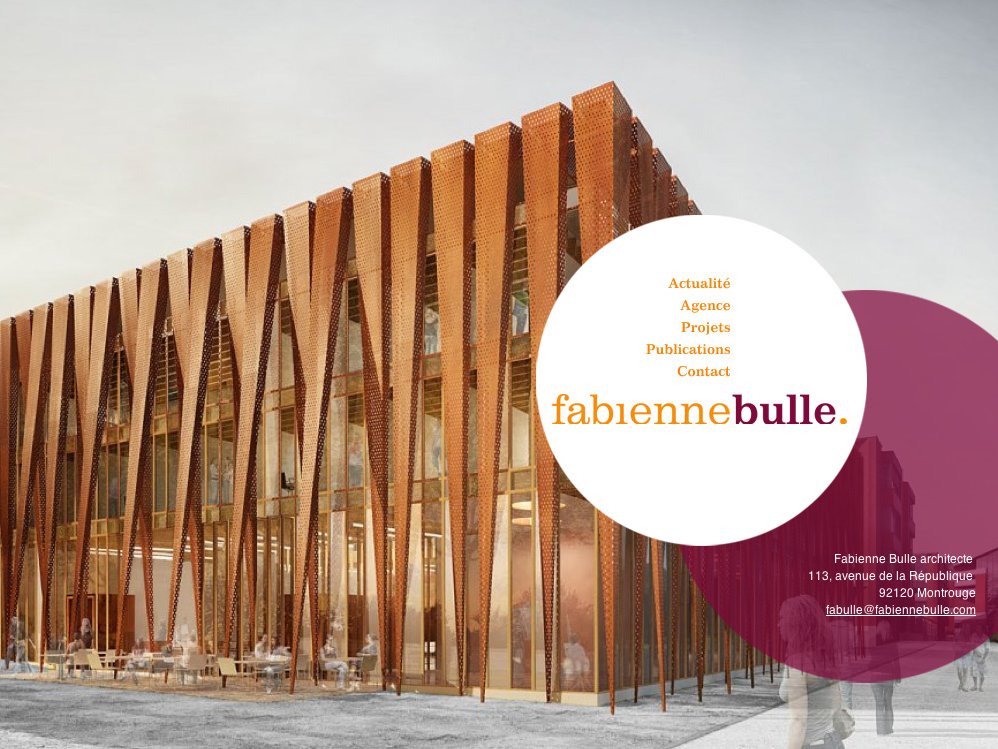 L'image présente une vue architecturale d'un bâtiment moderne avec une structure en bois. Le design se distingue par des lignes épurées et une façade originale. Sur la droite, on trouve un cercle avec le texte "fabiennebulle" qui représente une agence d'architecture, comprenant des informations sur l'agence, les projets, et les publications. Le tout est accompagné de couleurs harmonieuses qui renforcent l'aspect professionnel et contemporain.