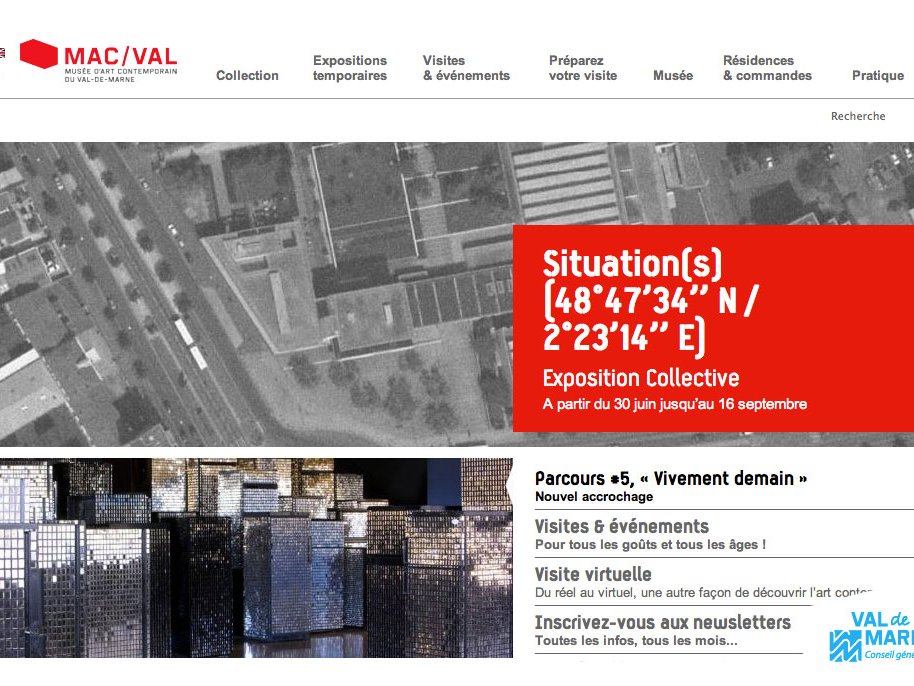 L'image semble présenter une page web d'un musée ou d'une exposition d'art contemporain, probablement le MAC/VAL. On y trouve des informations sur une exposition collective intitulée "Situation(s)", indiquant des coordonnées géographiques et des dates. Le site mentionne également des parcours d'exposition et des événements à venir, ainsi qu'une section pour des visites temporaires. L'apparence du site est moderne et épurée, avec une disposition claire des informations.