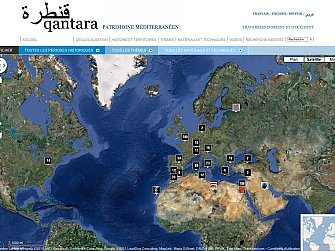 L'image montre une carte interactive du patrimoine méditerranéen, avec des points numérotés qui indiquent différents sites ou thèmes d'intérêt culturel et historique. La carte est accompagnée de menus en plusieurs langues, dont le français, l'anglais et l'espagnol. On peut voir des éléments tels que des descriptions de périodes historiques, des matériaux et techniques, ainsi qu'une option pour la recherche. L'interface semble conviviale, invitant les utilisateurs à explorer le patrimoine de la région.