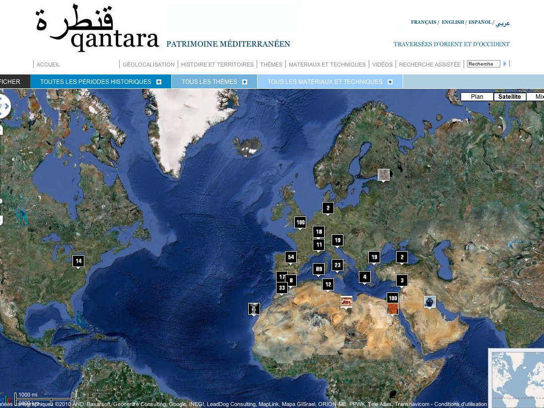 L'image montre une carte interactive du patrimoine méditerranéen, avec des points numérotés qui indiquent différents sites ou thèmes d'intérêt culturel et historique. La carte est accompagnée de menus en plusieurs langues, dont le français, l'anglais et l'espagnol. On peut voir des éléments tels que des descriptions de périodes historiques, des matériaux et techniques, ainsi qu'une option pour la recherche. L'interface semble conviviale, invitant les utilisateurs à explorer le patrimoine de la région.