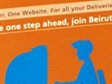 L'image semble représenter un personnage de silhouette assis devant un ordinateur. Le fond est orange et le texte mentionne l'idée de rester « un pas en avant » et de rejoindre une communauté, probablement en lien avec des services de livraison à Beyrouth. Le design est simple et graphique.