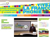L'image présente une page web dédiée à la Journée internationale de la Francophonie, qui a lieu le 20 mars 2011. En haut, on trouve un titre invitant à "VIVEZ LA FRANCOPHONIE". La page contient également un bouton pour s'inscrire et une section pour inscrire des événements. On peut voir un homme qui parle dans une vidéo au centre de la page, soulignant l'importance de cette journée. Les couleurs et le design sont vifs et engageants, reflétant l'esprit de célébration de la francophonie à travers le monde.