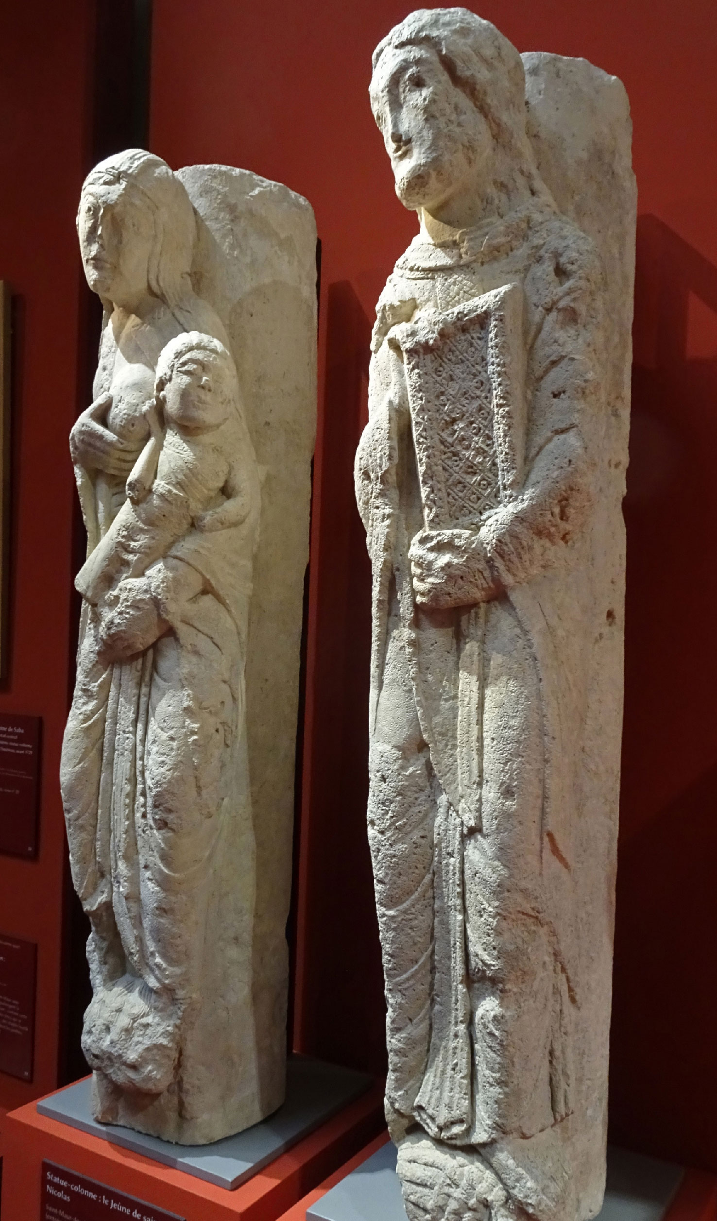 Statues-colonnes du cloitre roman